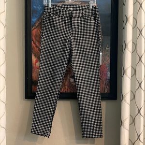 Old Navy Pixie Ankle pants size 2 black and white check brand new never worn